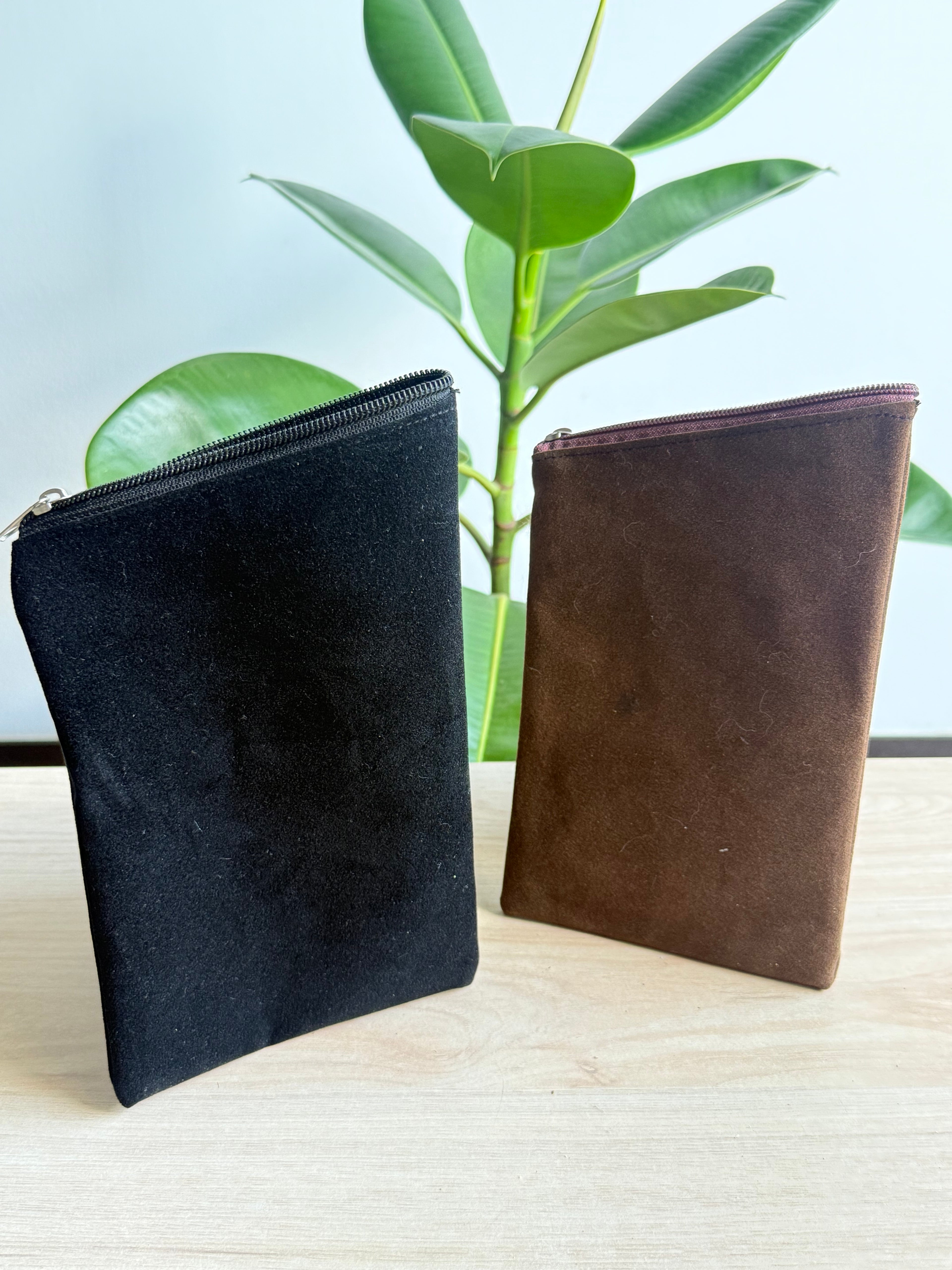Yerbera de cuero plegable para almacenar yerba mate