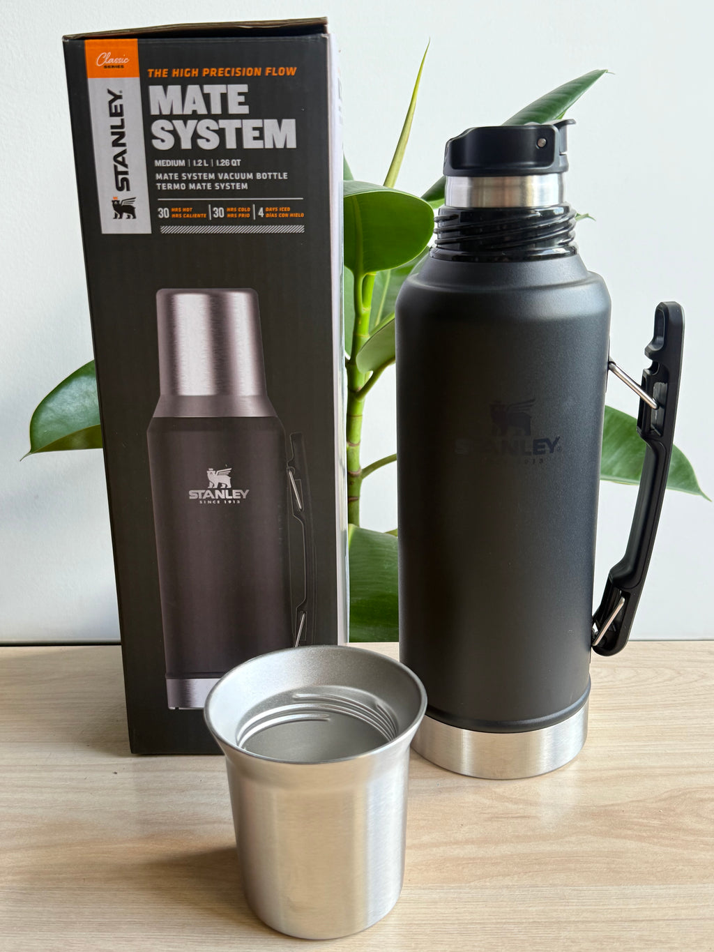 Termo metálico Mate System 1.2 litros para yerba mate en Guatemala