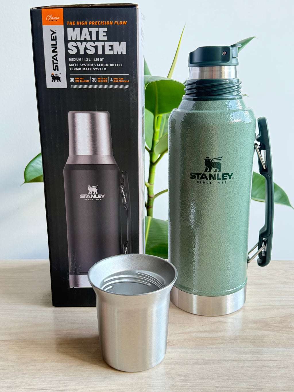 Termo metálico verde Mate System 1.2 litros para yerba mate en Guatemala