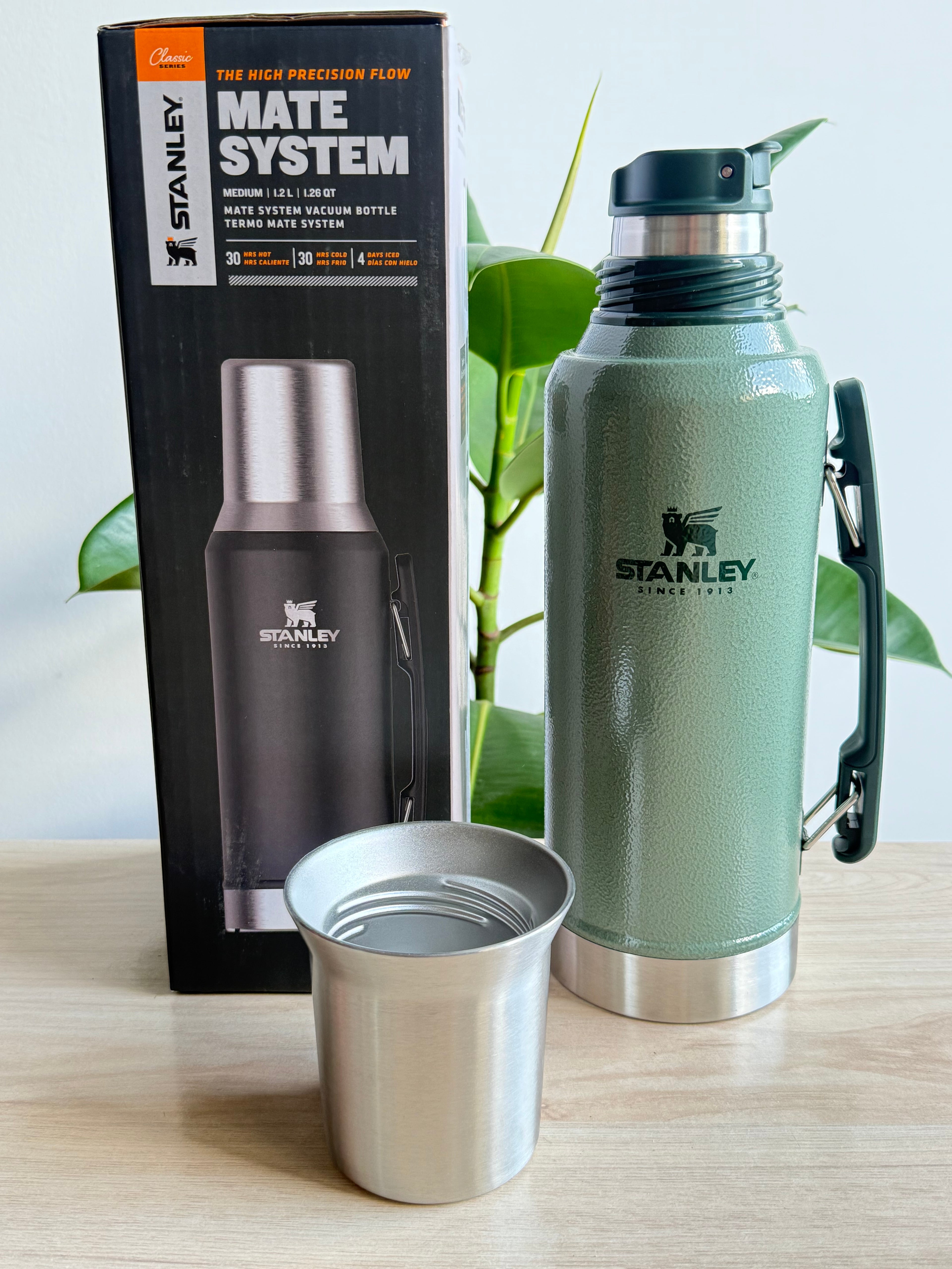 Termo metálico verde Mate System 1.2 litros para yerba mate en Guatemala